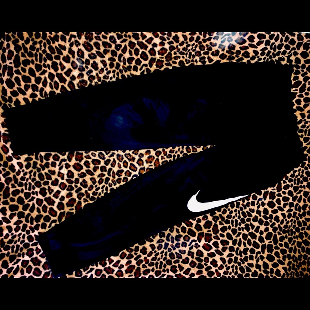 Men’s size Medium black & white Nike Joggers